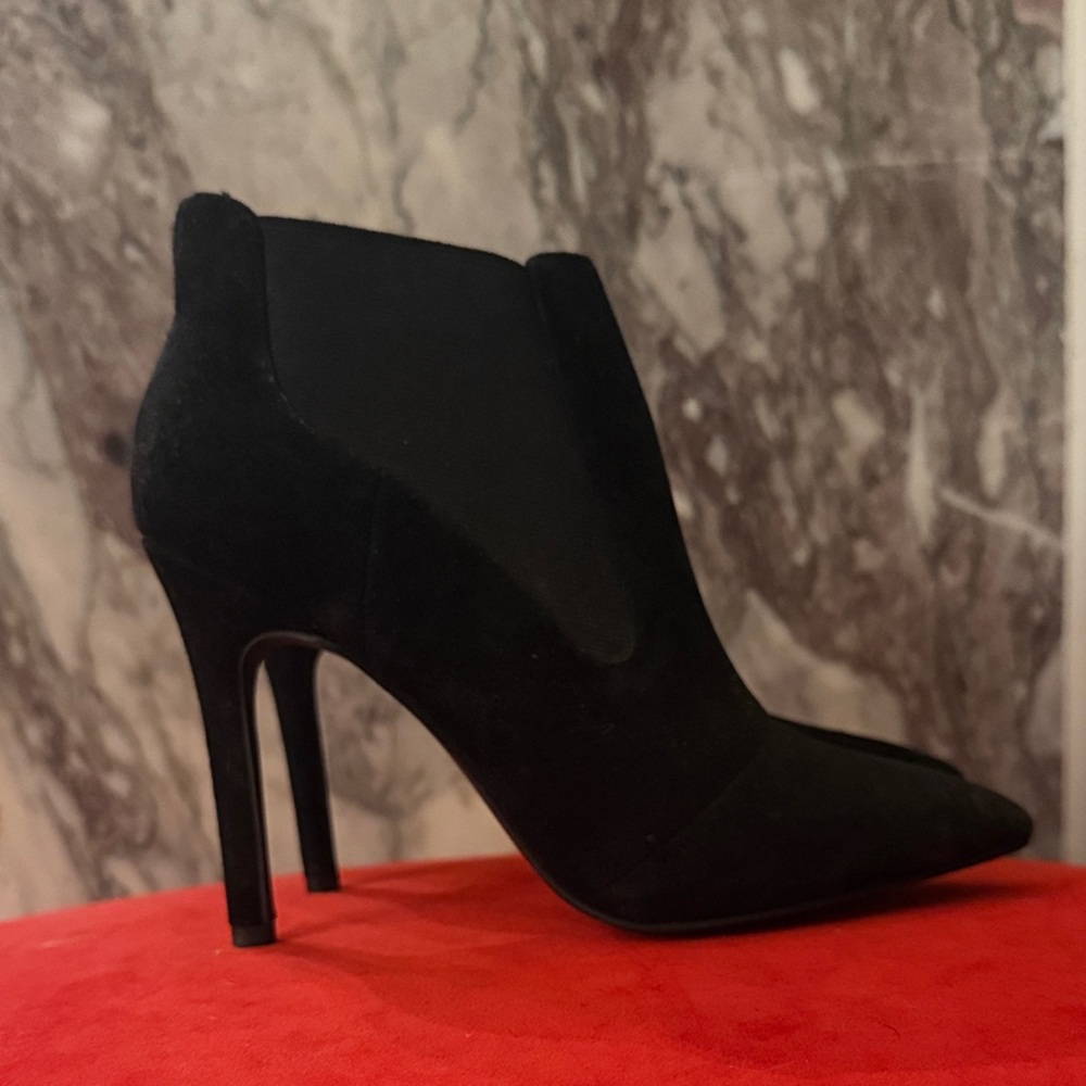 💣💣H by Halston Black Ankle Booties💣💣